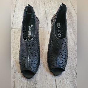 Footnotes black open toe heels